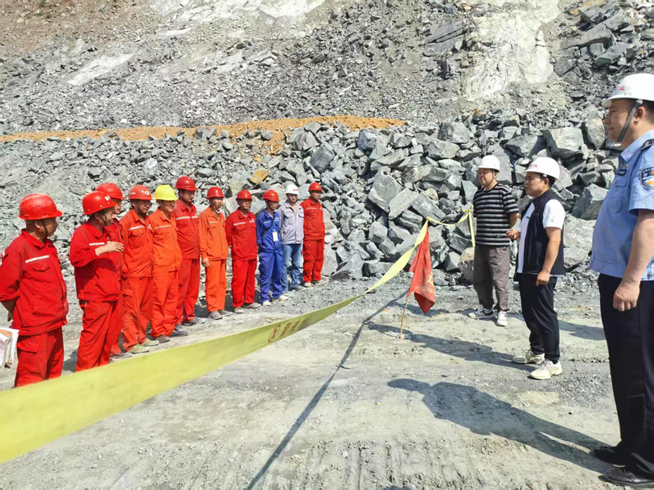 6月安全生產(chǎn)月：德邦礦業(yè)陳坡采石場(chǎng)開展隱患大排查